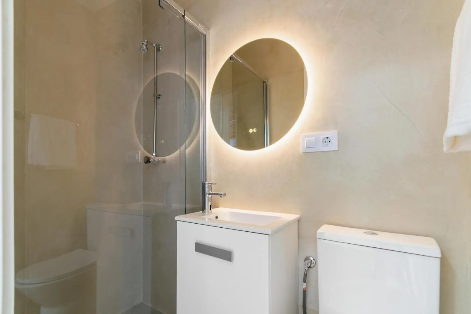 Livinn House L'Hospitalet de Llobregat Hotel